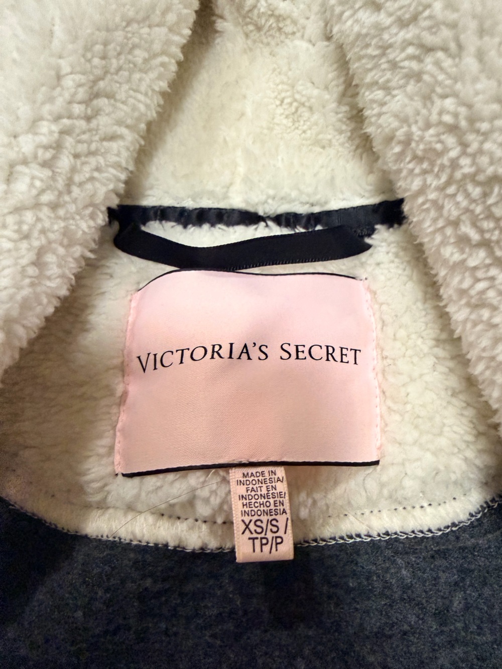 Victoria’s Secret Robe - Picture 2 of 4